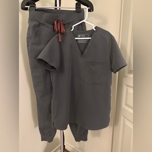 Figs matching set: XS Catarina top and Small Petite high waisted Zamora pants